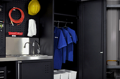 工具系統櫃可搭配各式收納櫃，組合成您專屬的工作空間